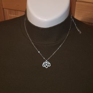 Paparazzi necklace and earing set. NWT